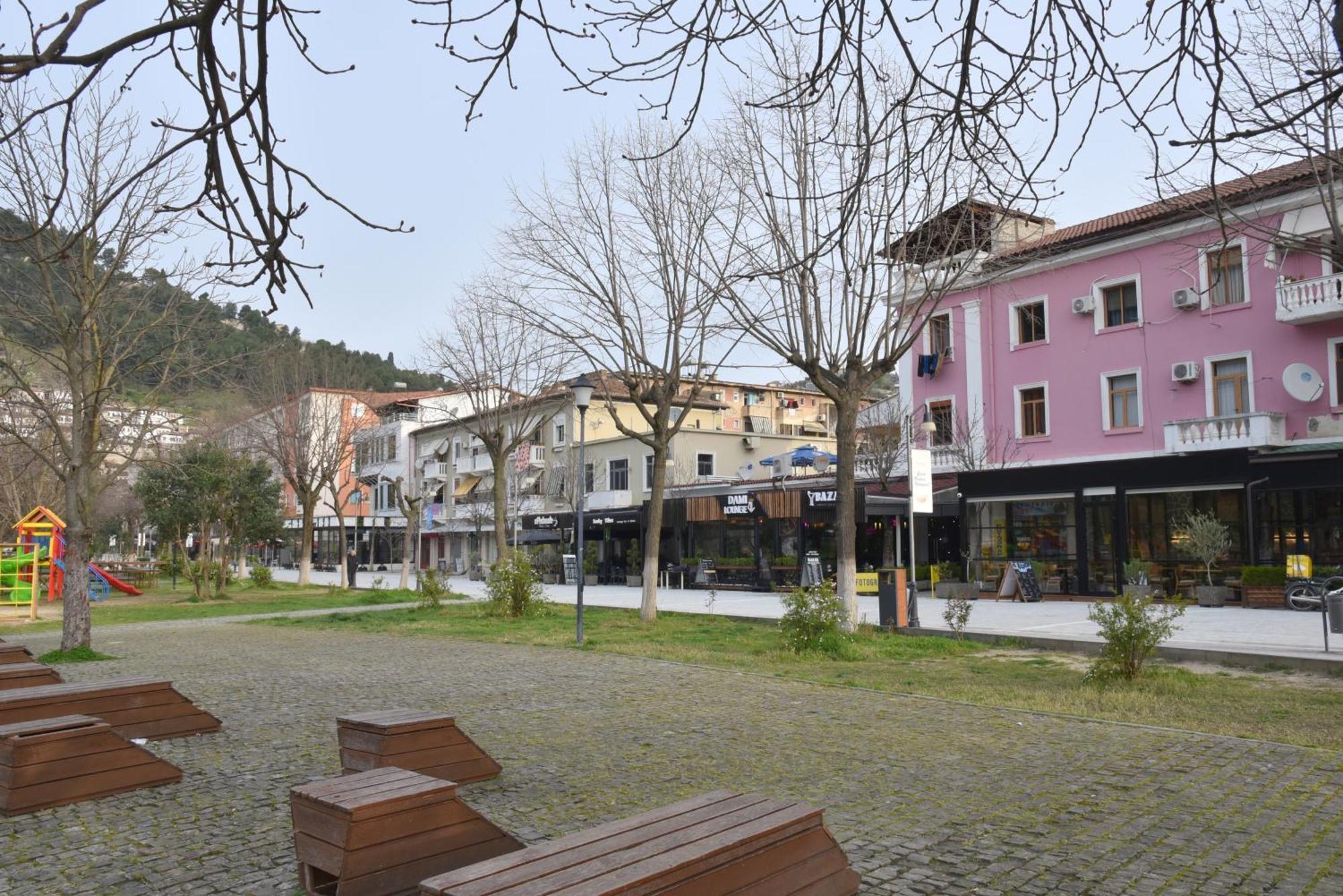 Woodland Διαμέρισμα Μπεράτ Εξωτερικό φωτογραφία