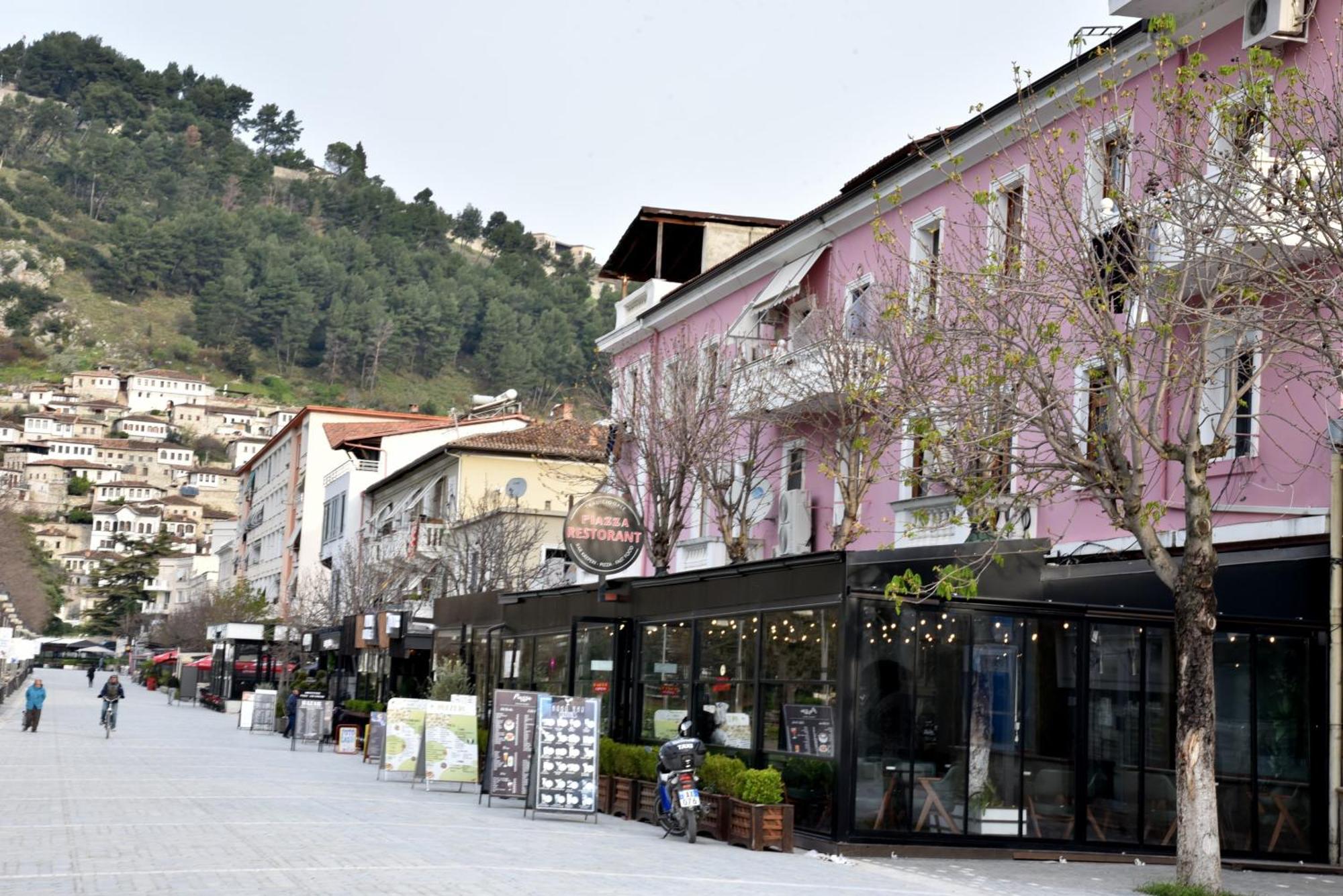 Woodland Διαμέρισμα Μπεράτ Εξωτερικό φωτογραφία